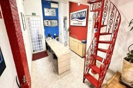 Prédio comercial com 322m², 8 salas, 3 banheiros, à venda no bairro Santo Antônio, São Caetano do Sul