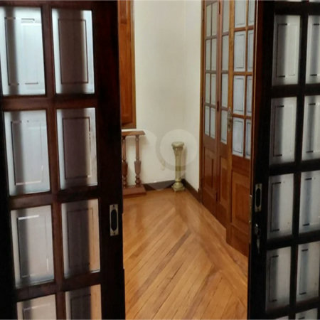 Casa com dois pavimentos na Barra Funda: