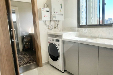 Cobertura à venda na Aclimação de 300m² com 2 vagas.