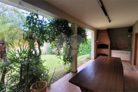 Casa à Venda . Aceita Permuta por Apto. ou Casa ,em Condomínio na Cidade São Paulo ou Bauru.