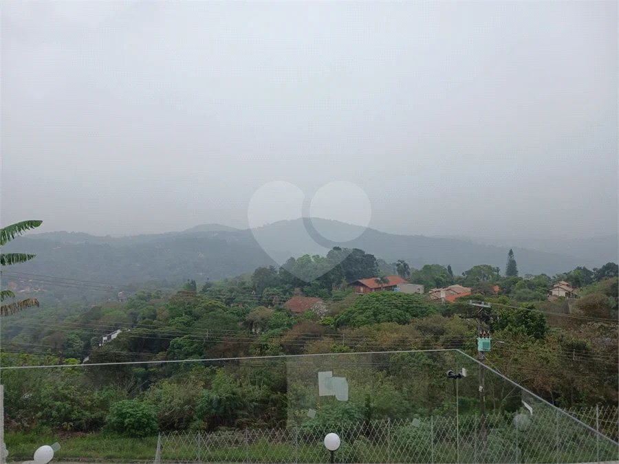 Sobrado à venda com 3 suítes em Roseira, Mairiporã, SP