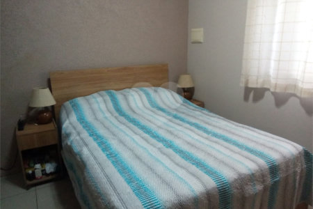 Sobrado com 2 dormitórios.