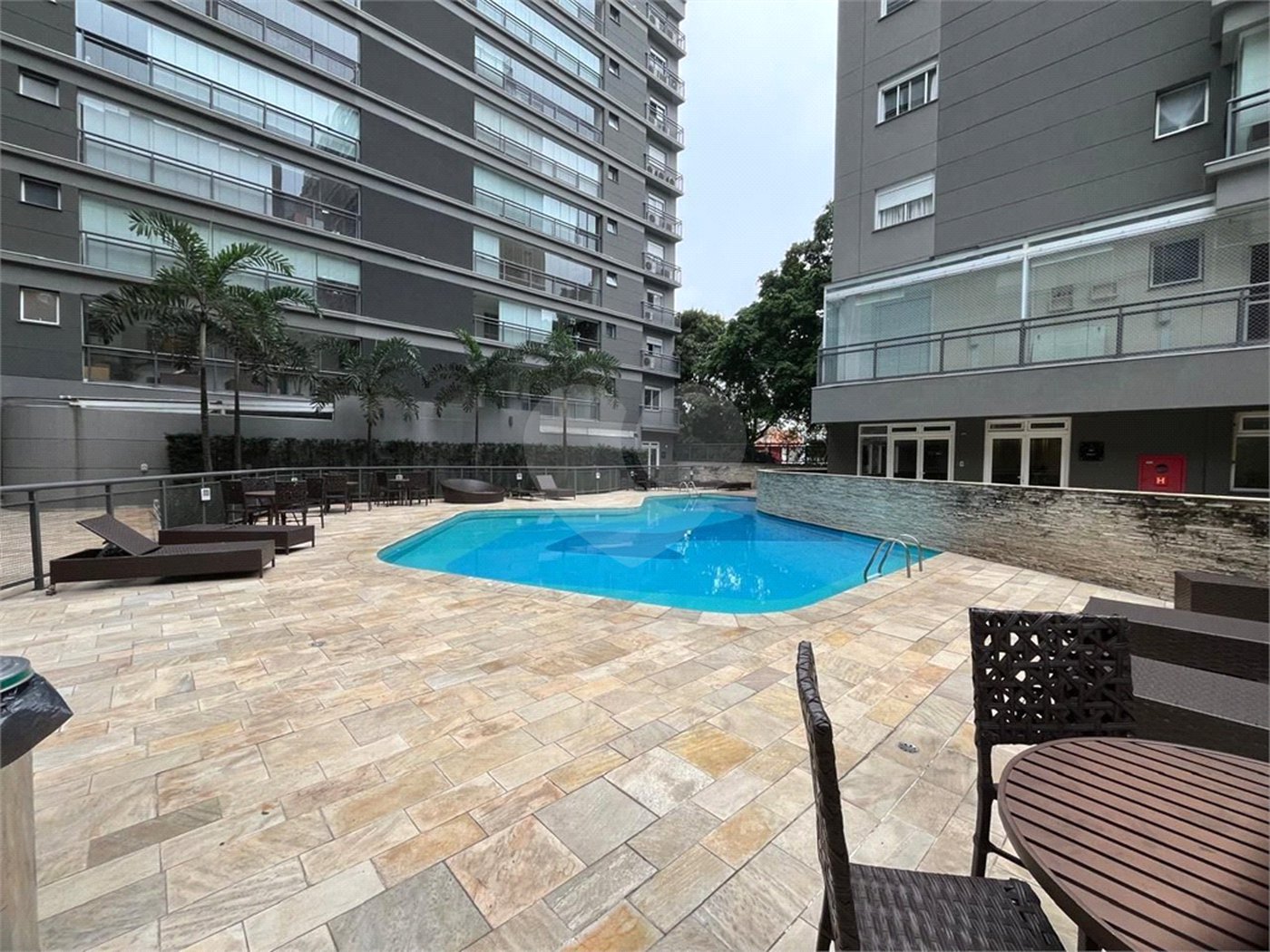 Apartamento á venda com 200m² - Bosque da Saúde