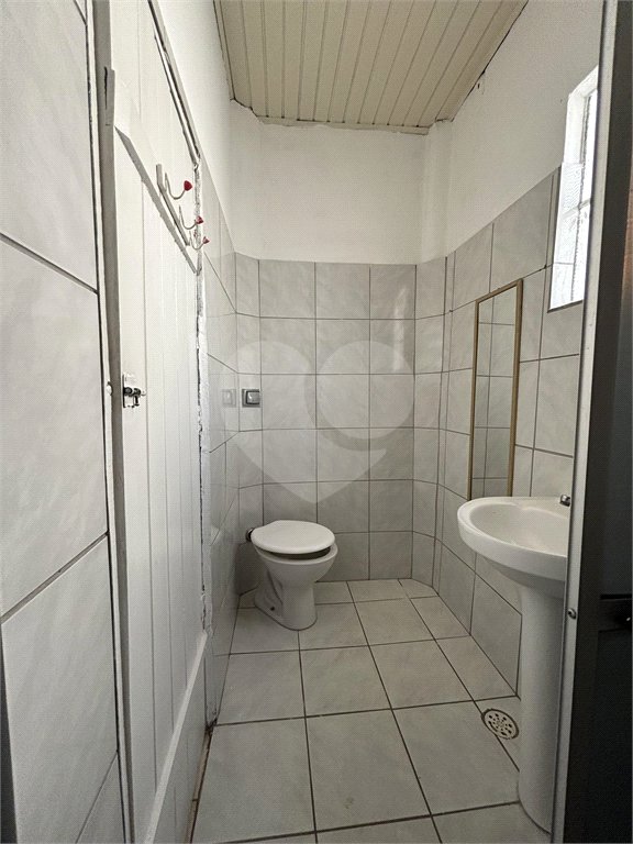 Casa com 132m² de terreno, 2 dormitórios, 2 vagas de garagem e próximo ao metrô.