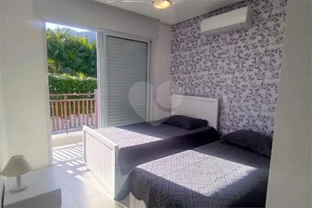 Maravilhosa Casa em Condomínio com 4 Suítes na Praia de Juquehy!!!