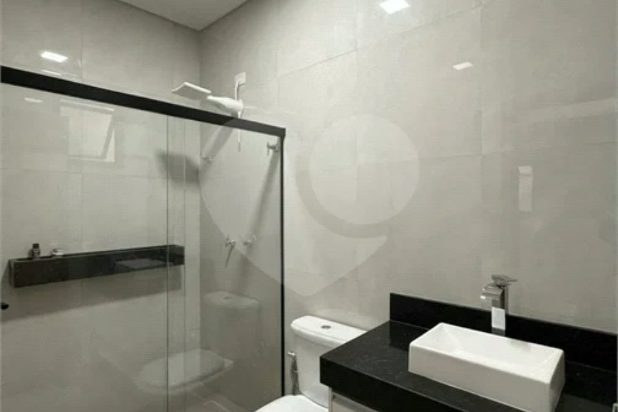 casa térrea, recém construida, 3 dormitórios sendo 1 suíte, 2 vagas de garagem, piscina e espaço gourmet