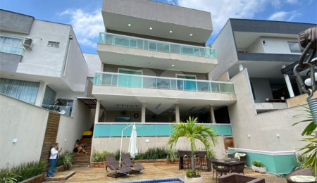 Casa à venda com 5 quartos, sendo 4 suítes, no condomínio Mansões da Prata, Rio de Janeiro - RJ
