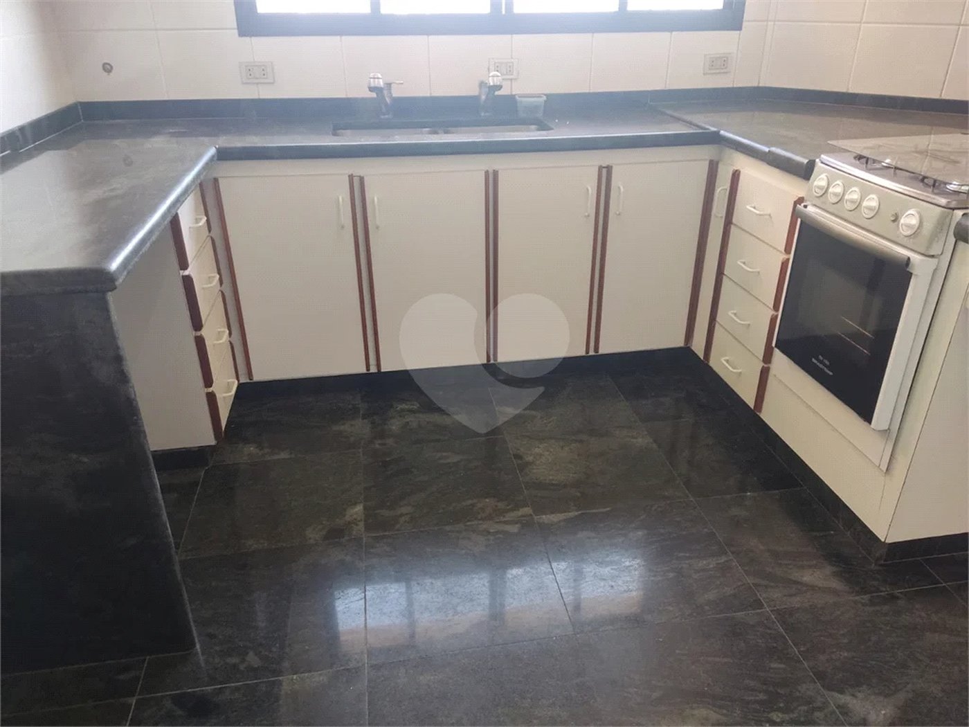Apartamento para venda e locação no Bairro Vila Rezende em Piracicaba - SP.