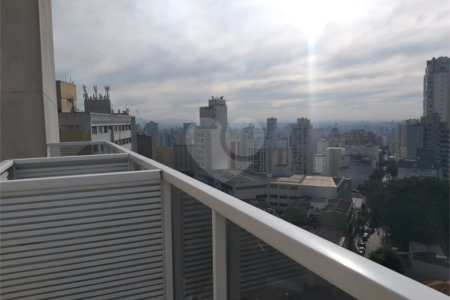 Conjunto comercial duplex à venda na Aclimação. Andar inteiro, puro charme!