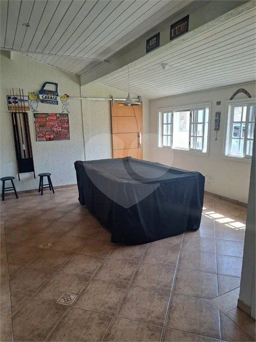Casa Ampla com 5 Dormitórios, Piscina e Lazer Completo em Terreno de 1.260 m²