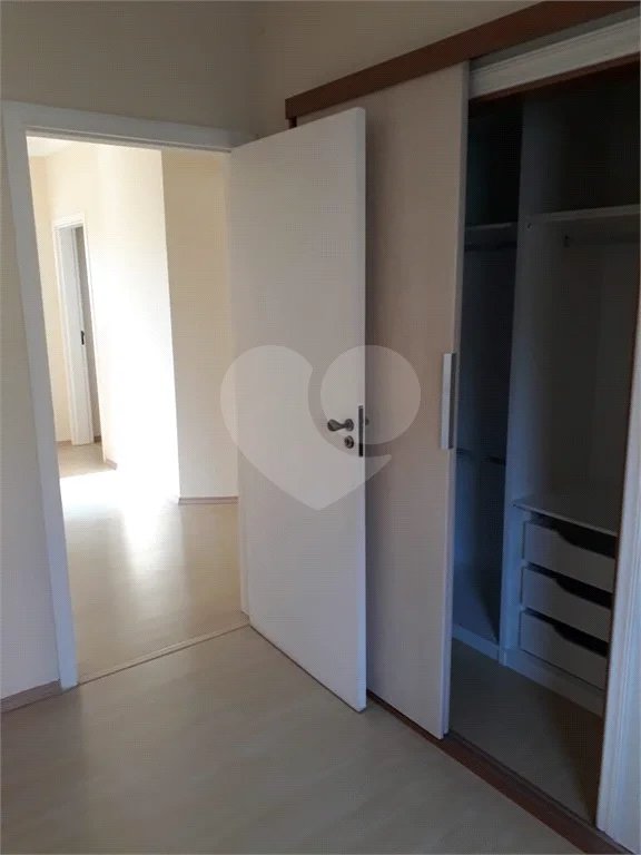 Sobrado à venda com 3 quartos, sendo 1 suíte,  em Condomínio Residencial Terras do Caribe, Valinhos, SP