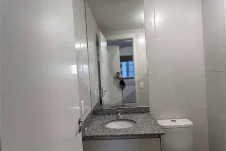 Apartamento com 1 dormitório para Locação no Campo Belo, São Paulo/ SP