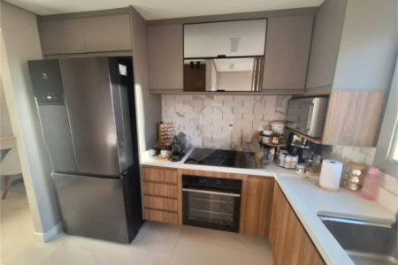 Apartamento totalmente mobiliado com 2 dormitórios, 1 vaga