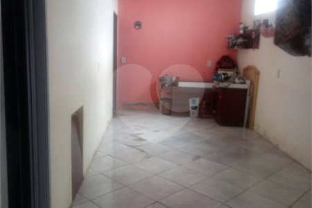 Sobrado com 3 dormitórios.