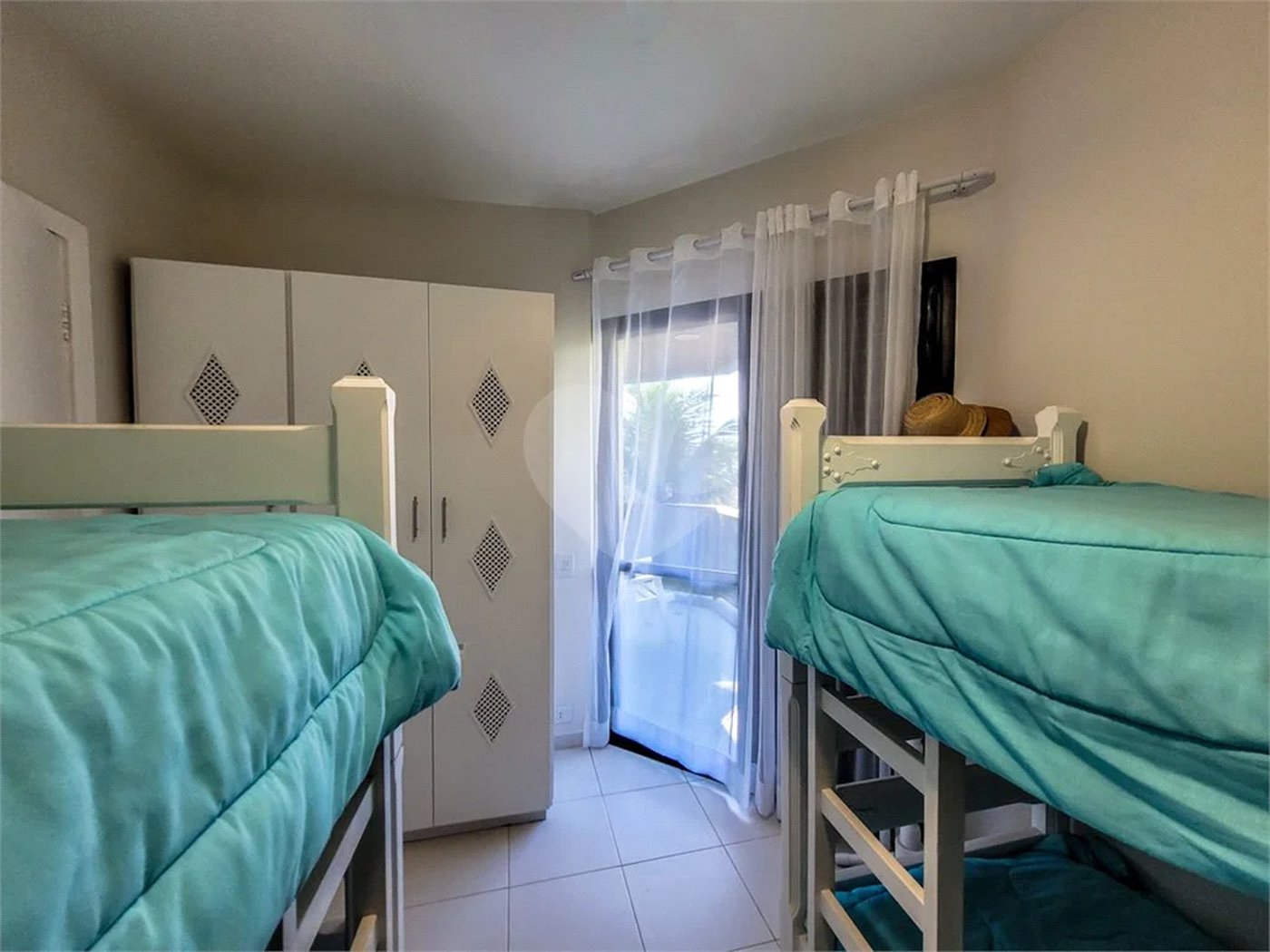 Apartamento à venda com 5 quartos, sendo 3 suítes,  em Riviera de São Lourenço, Bertioga, SP
