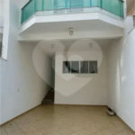 Casa á venda com 230m², 4 dorms, 2 suítes e 4 vagas na Vila Clementino. Estuda permuta.