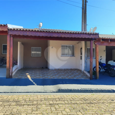 Casa térrea no Condomínio Flamboyant II .