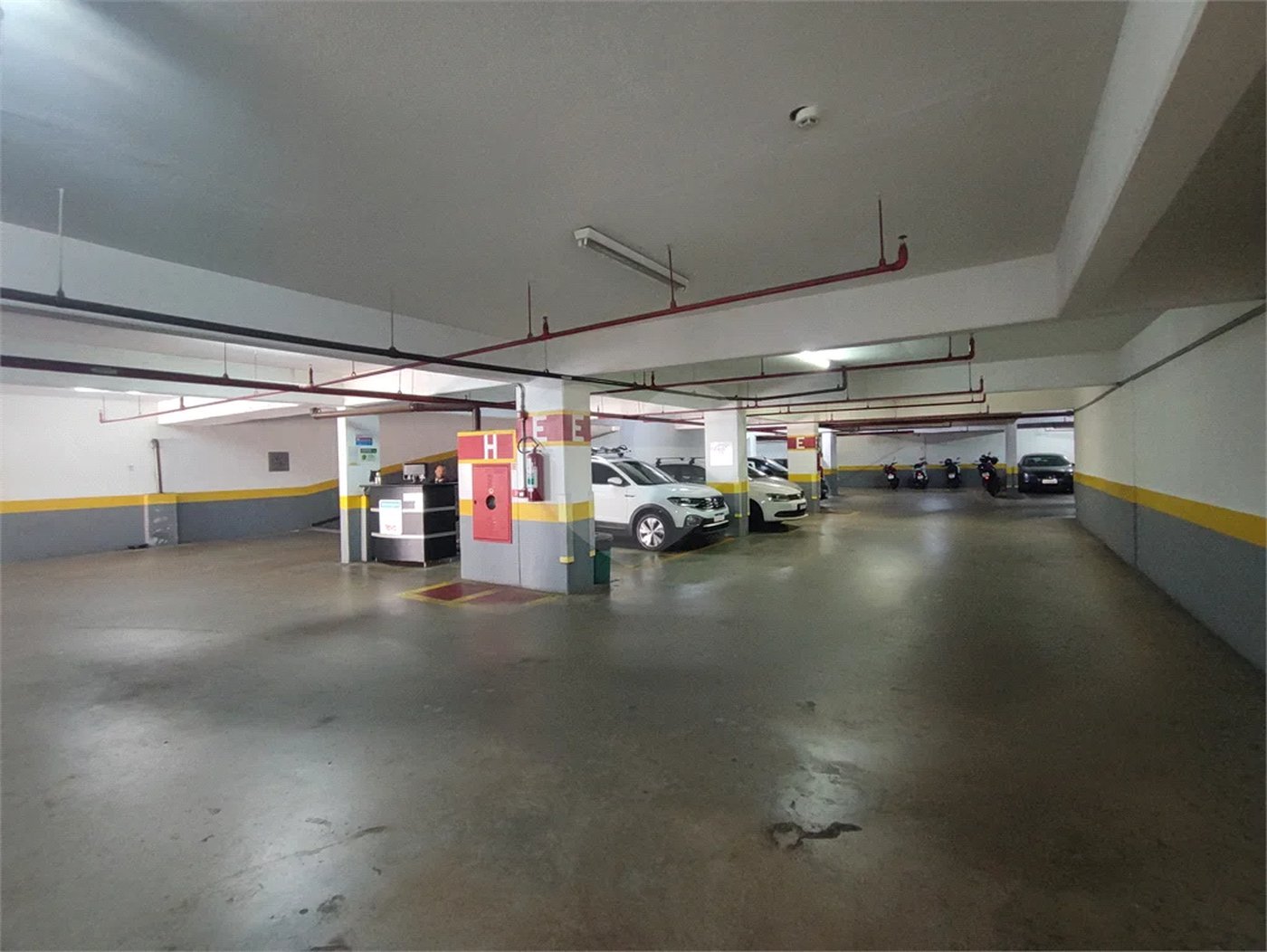 Excelente conjunto comercial para locação com 38 m², 2 salas com varanda e 1 vaga no Ipiranga!