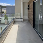 Casa duplex com 4 quartos, piscina e área gourmet, em condomínio com lazer completo e localização estratégica ao lado do Park Shopping.