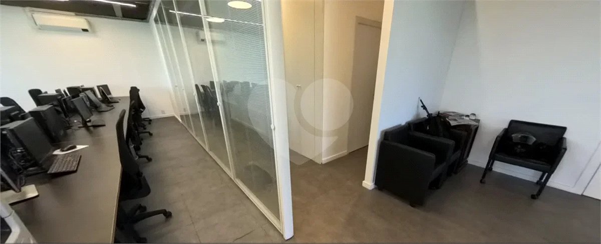 Sala comercial de 198m² com vista em Pinheiros