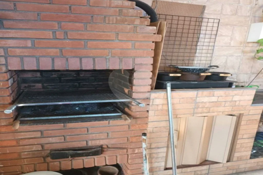 Terreno grande com 2 casas em São Paulo! Casas bem arejadas.