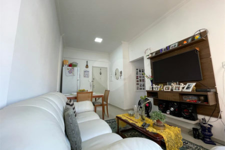 Apartamento á venda na Bela Vista com 57m² reformado e com armário embutido.