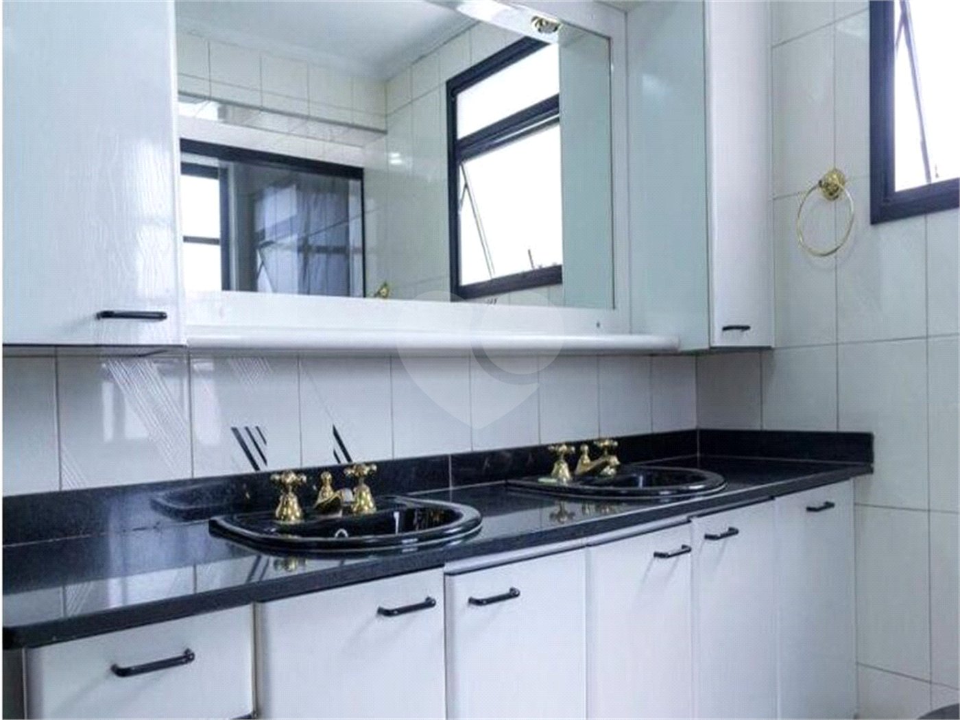 Apartamento com 04 Dorm 04 Suítes 04 Vagas na Saúde para venda ou locação.