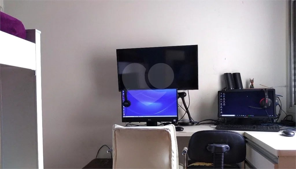 Apartamento com três dormitórios no Bom Retiro.