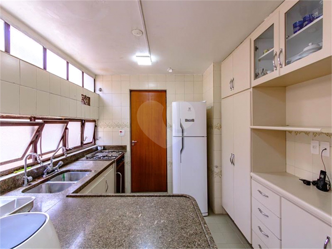 Casa para locação no Jardim da Saúde – São Paulo Imóvel amplo e elegante, com 360 m² de área construída em terreno de 400 m²
