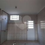 Casa térrea para venda, com 3 dormitórios, sendo 1 suíte.