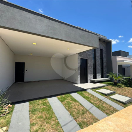 Linda casa a venda no condomínio Villeneuve