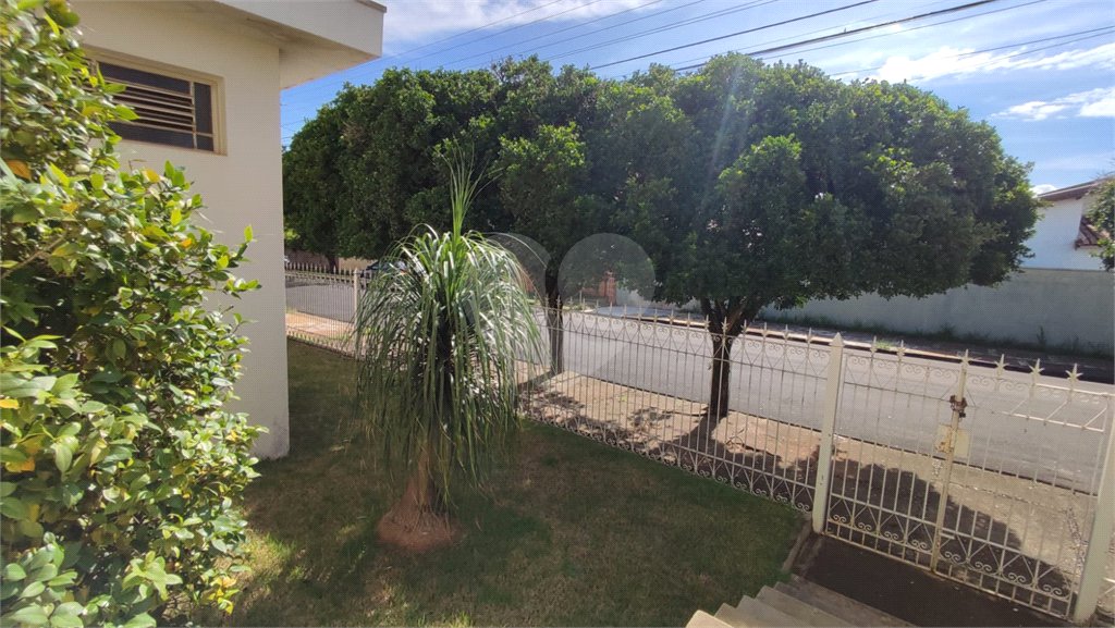 Casa à Venda de 3 dormitórios em São Carlos, no bairro Parque Santa Marta