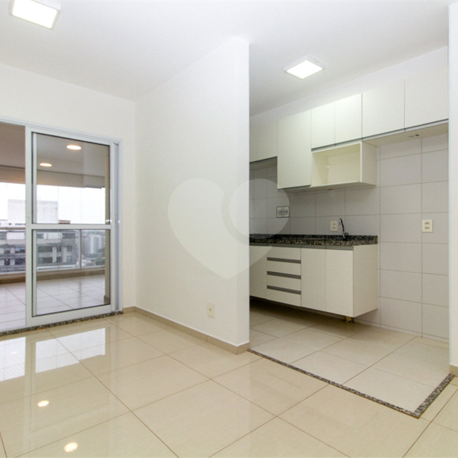 Apartamento com 02 dormitórios, sendo 1 suíte com 02 vagas de garagem
