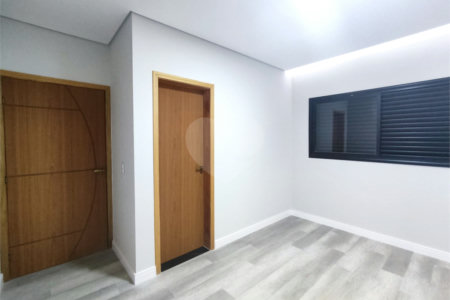 Casa com Piscina no Condomínio Lagos D'Icarai em Salto/SP