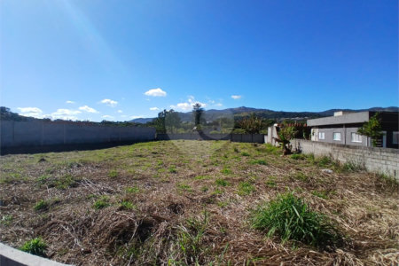 Terreno a venda no Jardim Estância Brasil com 1400m²