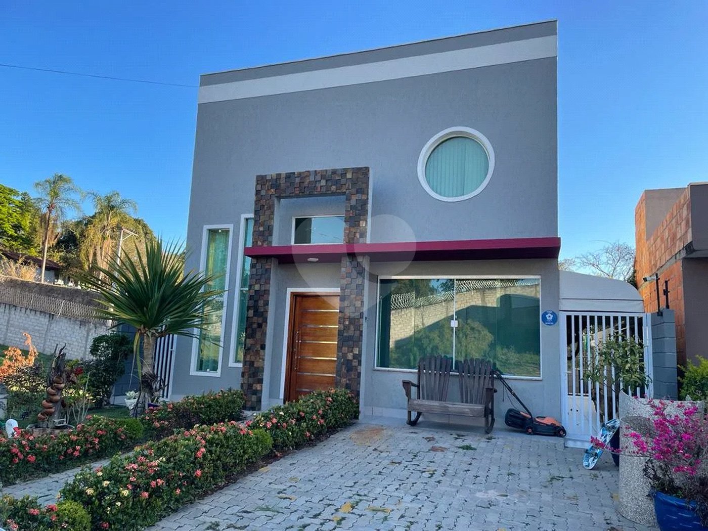 Casa repaginada com piscina no "Condomínio Portal do Bosque" Louveira - SP.