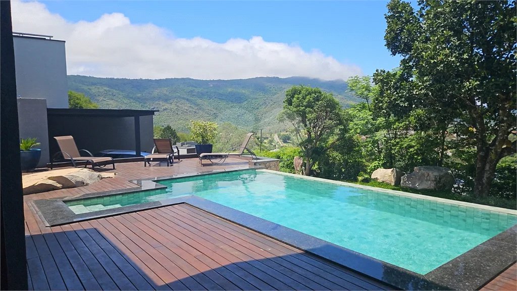 Casa de Alto Padrão com Vista Privilegiada para a Pedra Grande — Atibaia