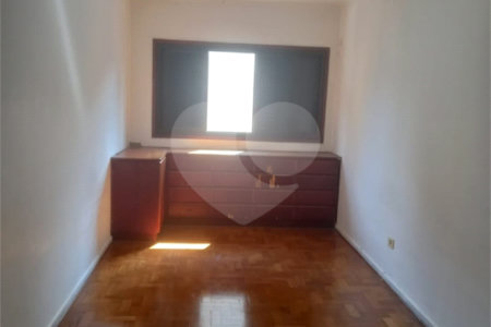 Apartamento no Paraiso, com 2 dormitórios, 02 banheiros, sala estar e jantar,