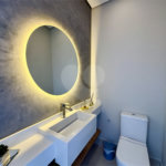 Indaiatuba - Sp - Condominio Maria Candida - R$ 2.250.000,00 - 3 suítes, sendo 1 master com closet e banheiro com duas cubas e dois chuveiros - Escritório - Piscina em Alvenaria aquecida e Hidro com Iluminação - Ar Condicionado instalado em todos os quartos, escritorio, sala e area gourmet