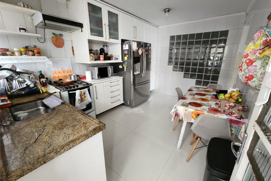Sobrado, a venda, com 3 suítes, 7 vagas de garagem e salão de festas - Vila Aurora / SP