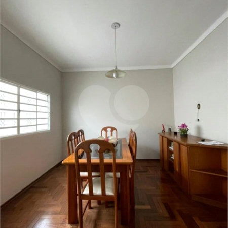 Casa térrea para venda no bairro Vila Xavier em Araraquara/SP.