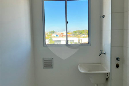 Apartamento no Condomínio Parque das Acácias.