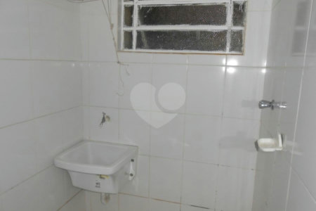 Kitnet à venda no bairro Liberdade.