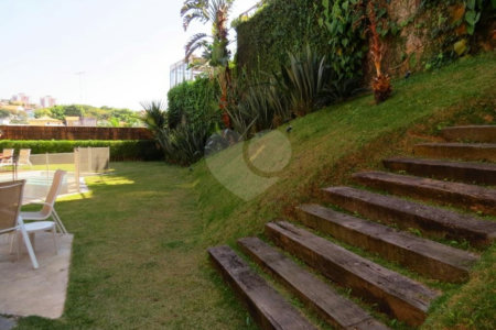 Casa de Vila à venda com 5 quartos, sendo 3 suítes, em Morumbi, São Paulo, SP