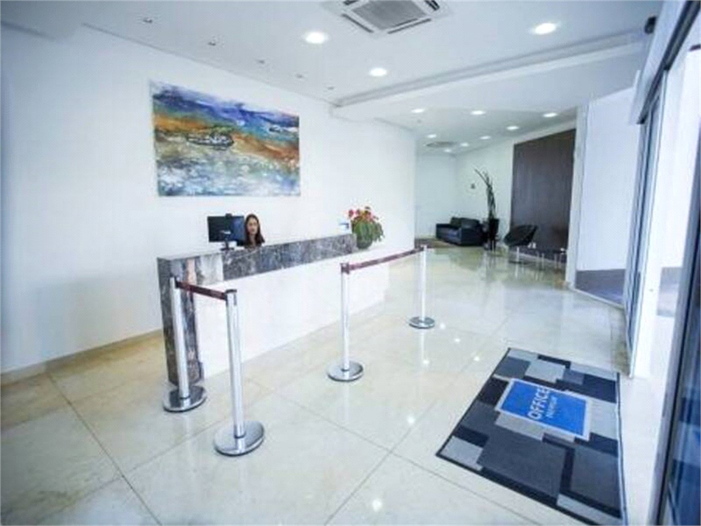 Indaiatuba - Torre Business -Venda e Locação - Escritório e WC , com area util de 39.16m² -R$ 385.000,00- Locação - R$ 2.600,00, mais condominio de R$ 317,,48 - iptu de R$ 110,63 - condominio para venda - R$ 503,86 - Complexo Office Premium de 3 torres de salas comerciais, um shopping