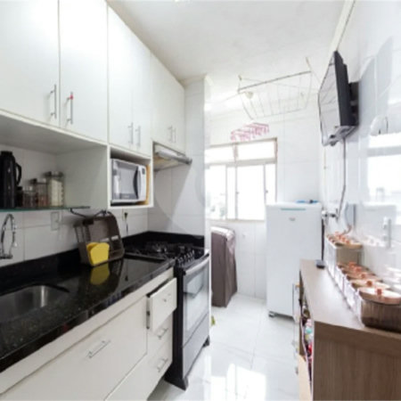 Apartamento na Mooca de 2 dormitórios, sala cozinha e banheiro, com portaria, academia e portaria.