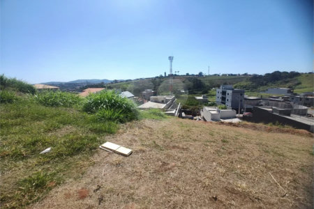 Terreno em Atibaia com 193 metros, pronto para construir, ao lado de supermercado e diversos comércios