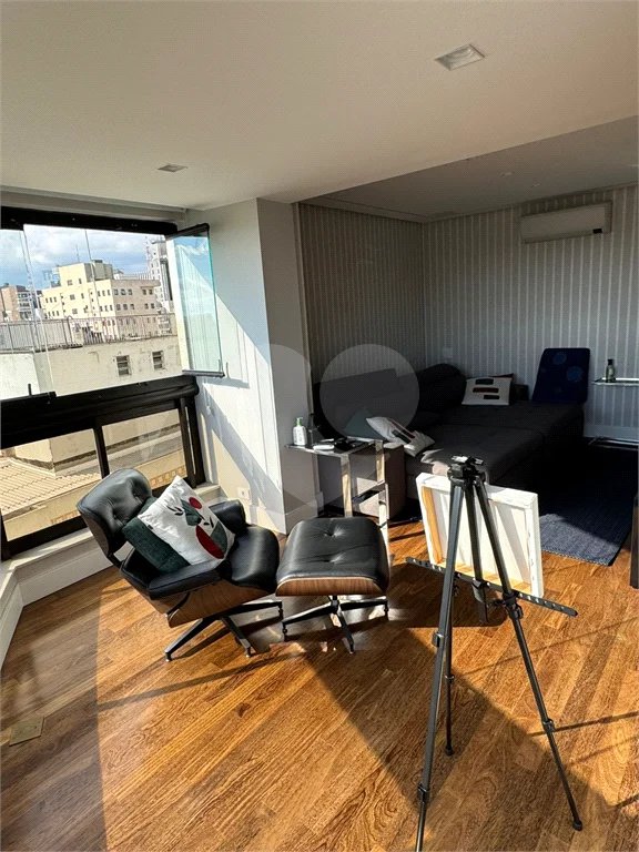 Apartamento 193m² locação no Paraíso, 3 suites, escritório, varanda, reformado, mobiliado, 4 vagas