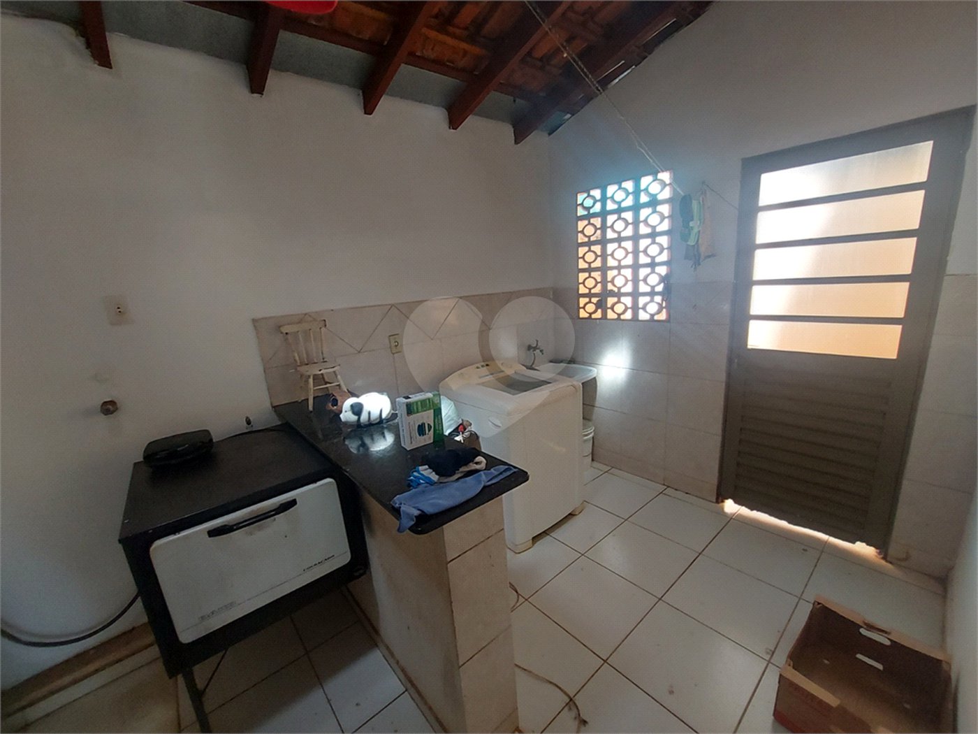 Casa térrea com piscina no Residencial Samambaia.