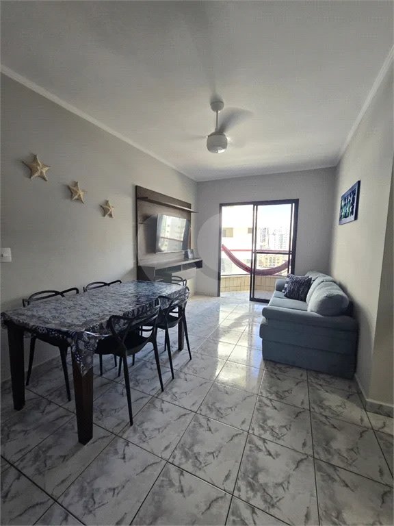 Belíssimo apartamento recém reformado na Praia Grande.